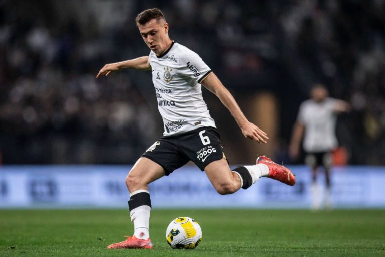 Vasco Anuncia O Lateral Lucas Piton Ex Corinthians Para 2023