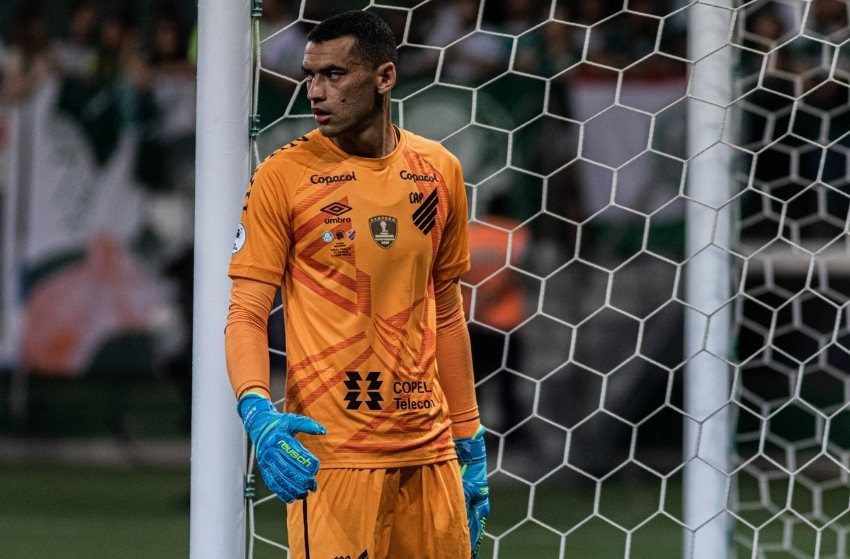 Flamengo perto de fechar com goleiro Santos