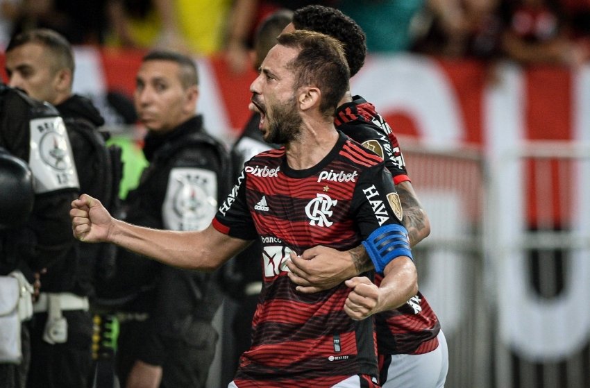 Everton Ribeiro elogia Paulo Sousa e alcança marca pessoal no Flamengo