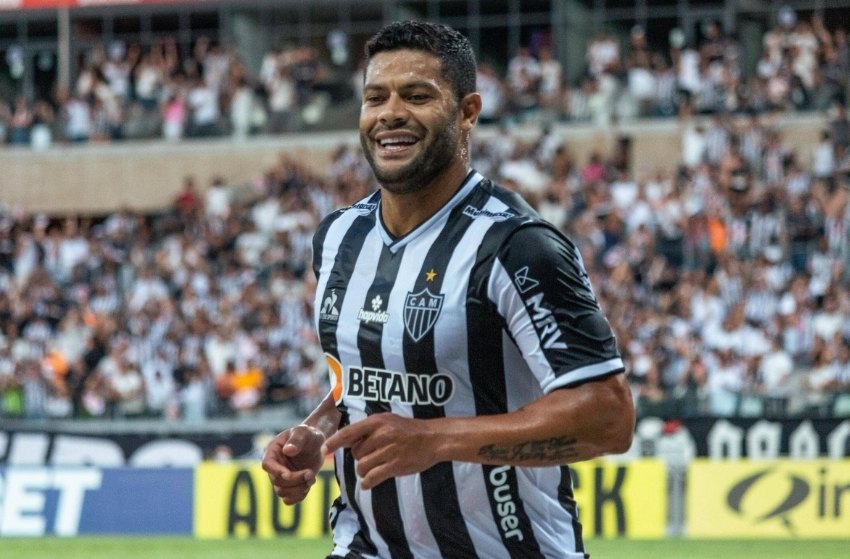 Hulk evita novo atrito com Gabigol e agadece elogios de Calleri