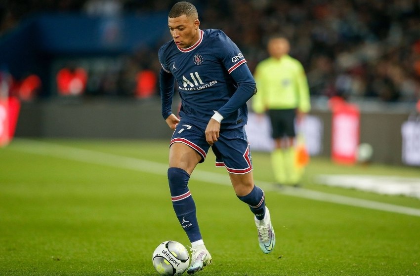 Mbappé tem acordo com o Real Madrid, diz jornal espanhol