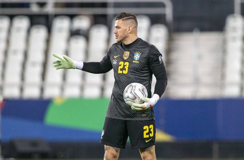 Com lesão na coxa, goleiro Ederson está fora dos amistosos do Brasil