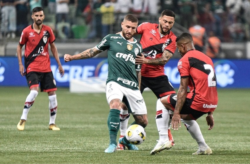 Palmeiras faz quatro gols em sete minutos e atropela o Atlético-GO