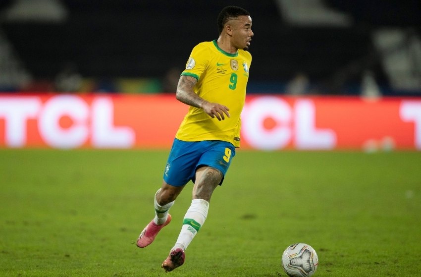 Gabriel Jesus encerra jejum de gols na Seleção e diz: “Trabalho bastante”