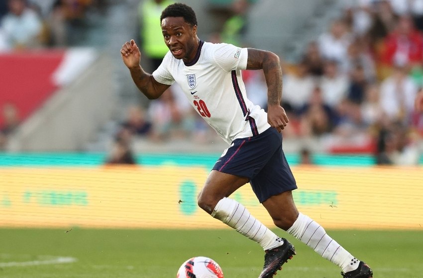 Sterling aceita oferta do Chelsea, diz imprensa inglesa