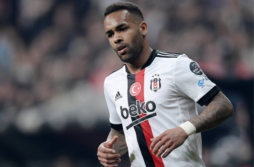 Vasco encaminha volta do meia-atacante Alex Teixeira