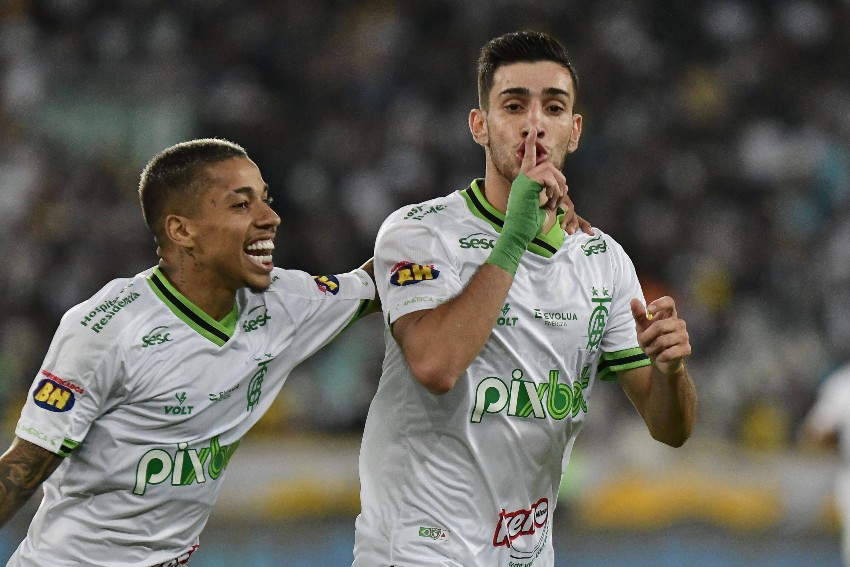 Pedrinho comemora o seu gol contra o Botafogo