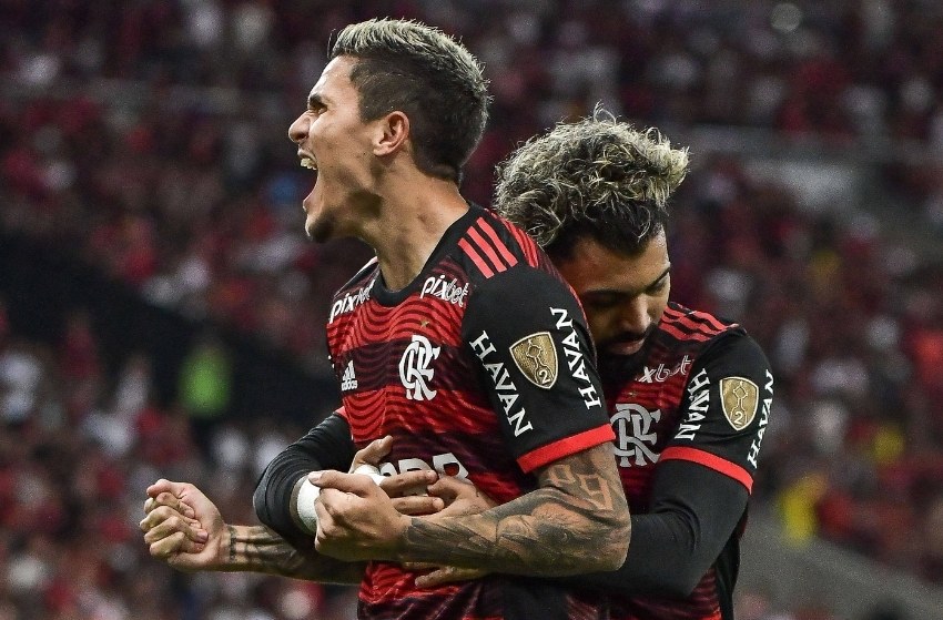 Pedro e Gabigol comemorando gol pelo Flamengo