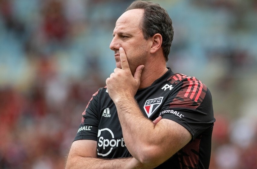 Técnico Rogério Ceni comandando o São Paulo