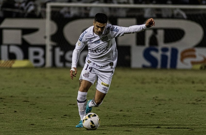 Rodrigo Fernández jogando pelo Santos