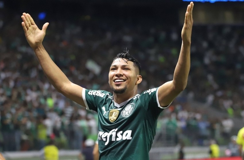 Rony comemorando gol pelo Palmeiras