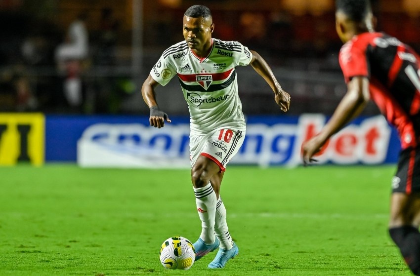 Nikão em ação pelo São Paulo