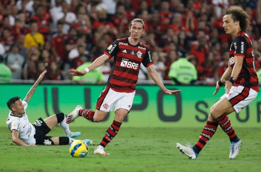 Filipe Luís jogando pelo Flamengo