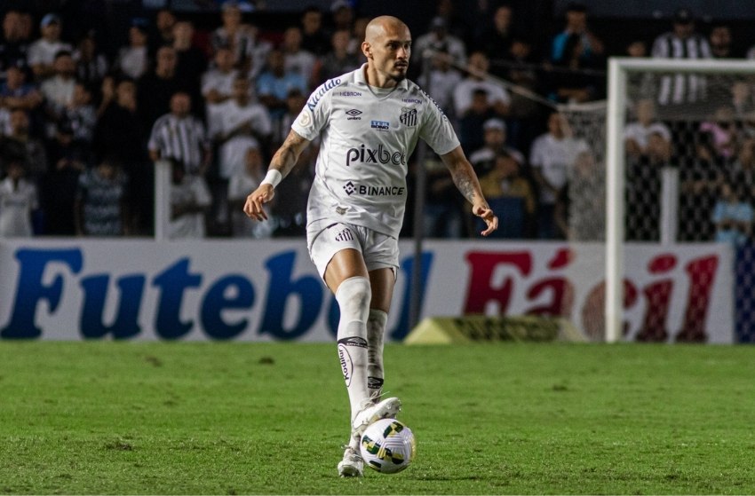 Maicon jogando pelo Santos