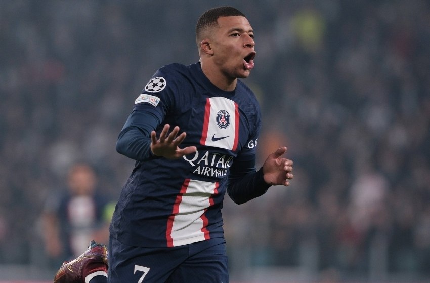 Mbappé comemorando gol pelo Paris Saint-Germain