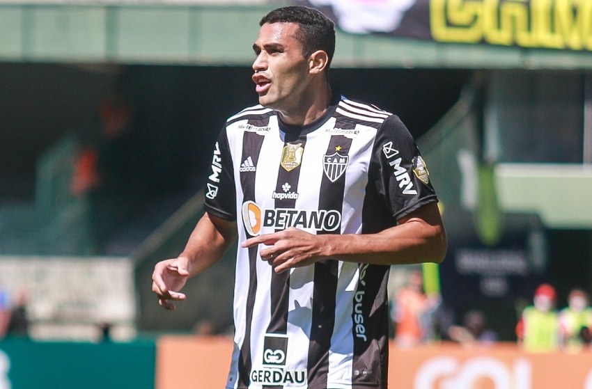 Alan Kardec jogando pelo Galo