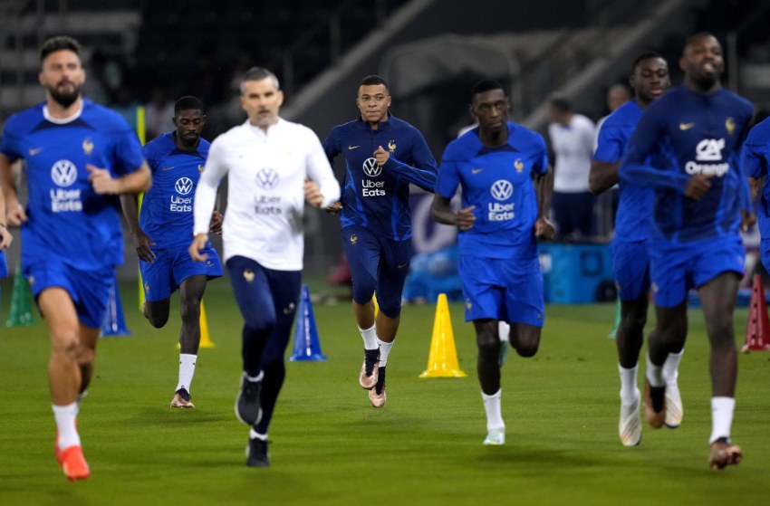 Seleção francesa treinando no Catar