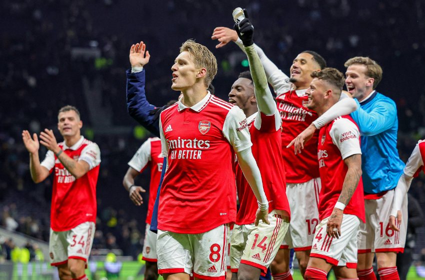 Arsenal goleia o Crystal Palace e dispara na liderança do Campeonato Inglês