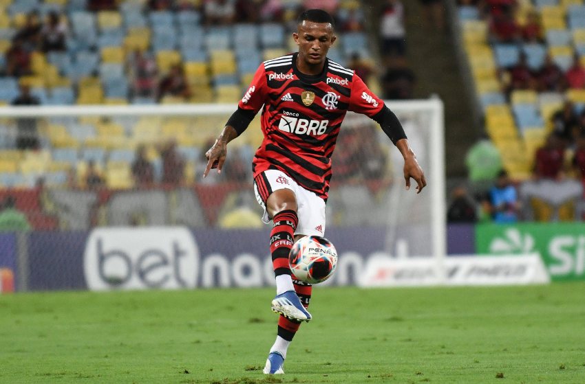 Flamengo nega empréstimo do lateral direito Wesley ao Barcelona