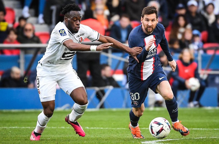 Kalimuendo e Messi, no jogo PSG x Rennes