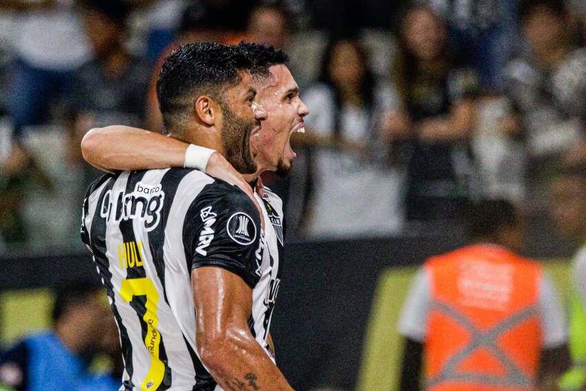 Paulinho e Hulk, do Atlético-MG