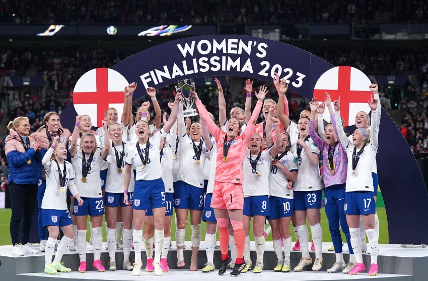 Inglaterra vence o Brasil nos pênaltis