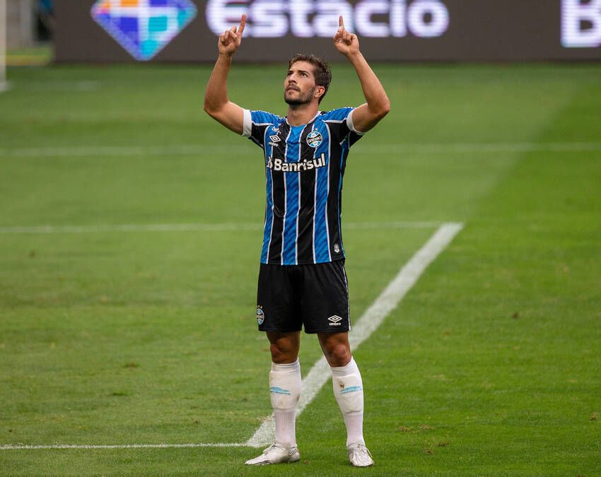 Lucas Silva. do Grêmio