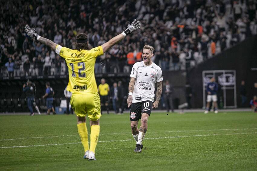 Róger Guedes e Cássio, do Corinthians