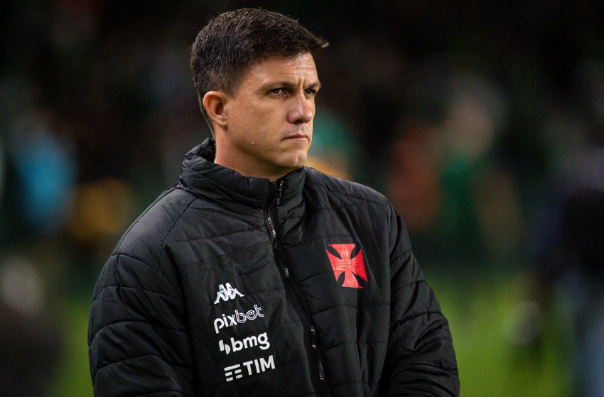 Técnico Maurício Barbieri comanda o Vasco diante do Santos, neste domingo, pelo Brasileiro (©Imago Images / Pera Photo Press)