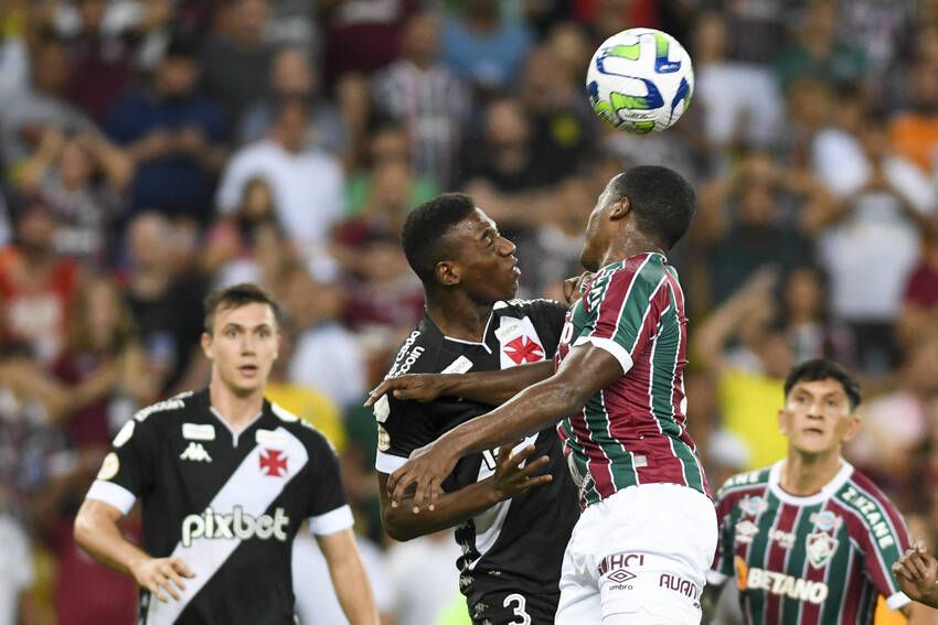 Arias, do Fluminense e Léo, do Vasco