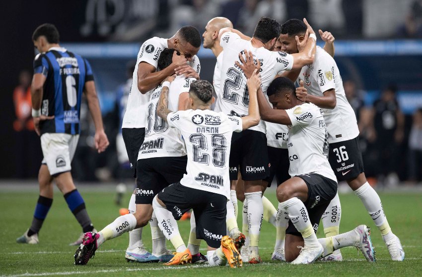 Jogadores do Corinthians comemoram gol