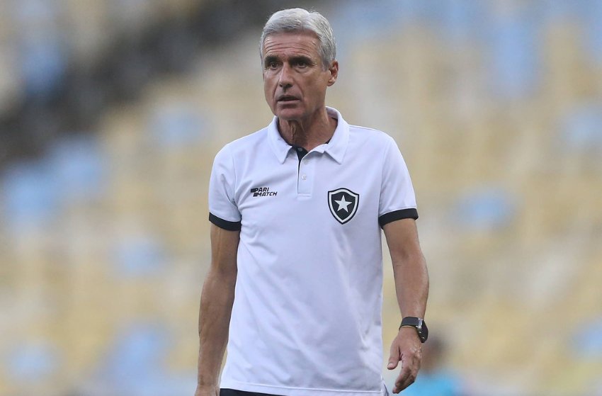 Técnico Luís Castro, do Botafogo