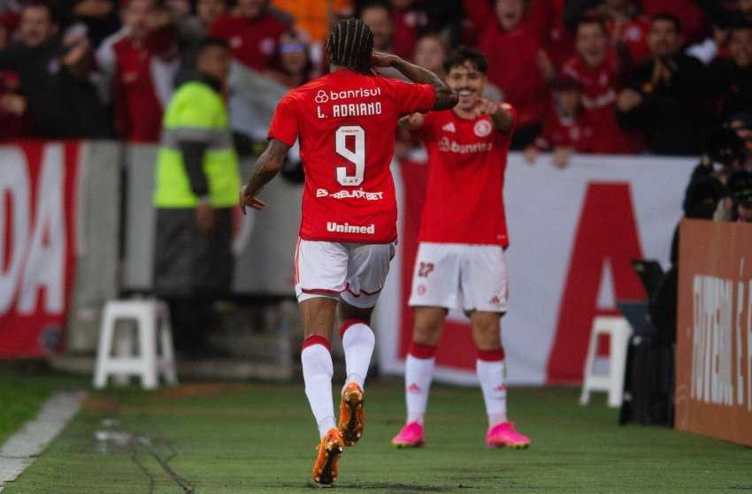 Luiz Adriano e Mauricio, do Inter