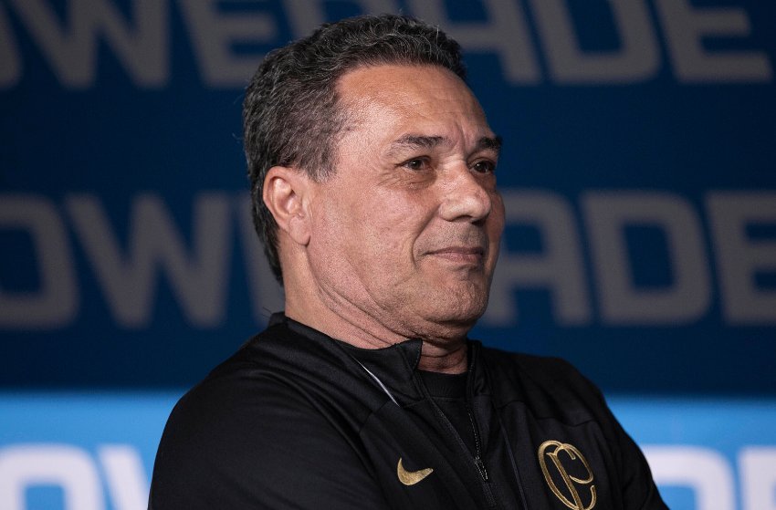 Vanderlei Luxemburgo, treinador do Corinthians no jogo contra o Universitario