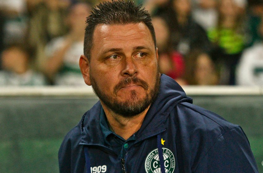 Técnico Thiago Kosloski, do Coritiba