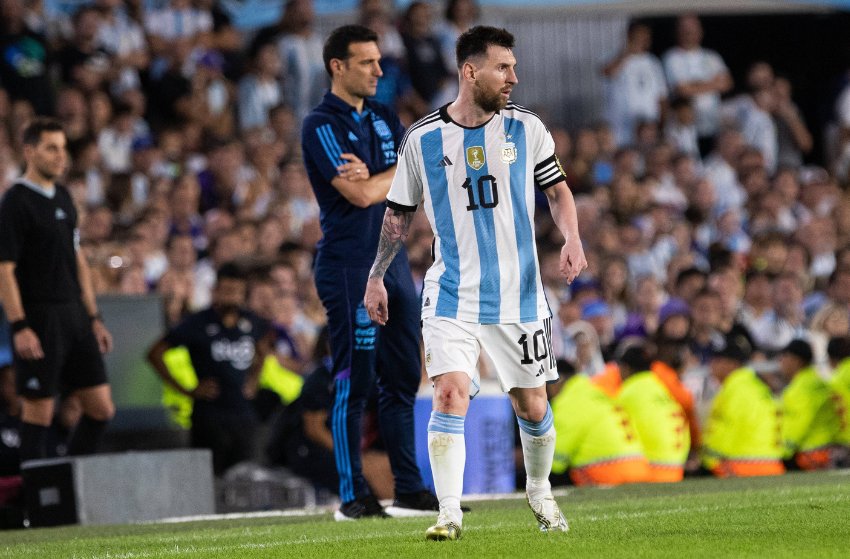 Lionel Messi e o técnico Scaloni, da Argentina