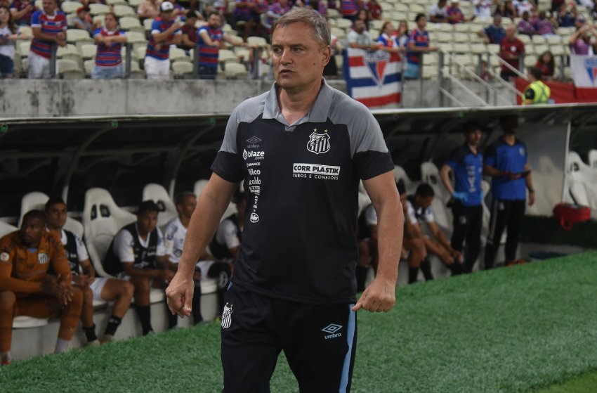 Santos anuncia saída de Diego Aguirre