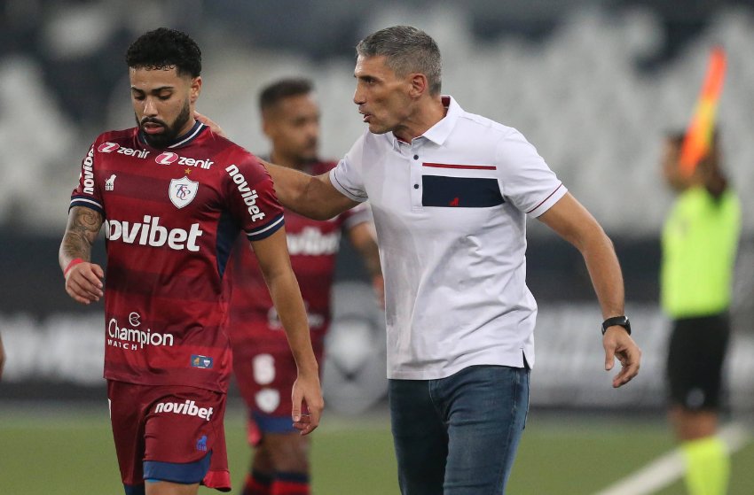 Calebe e o técnico Vojvoda, do Fortaleza