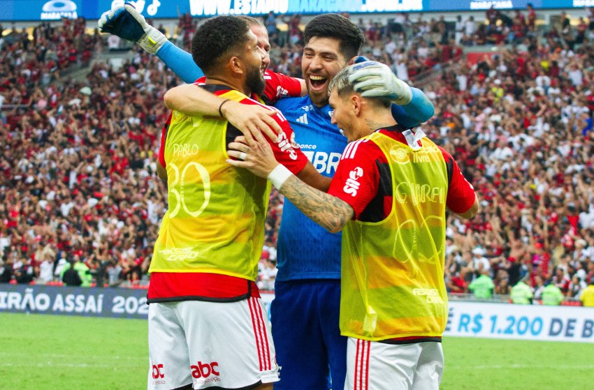 Rossi comemorando gol do Flamengo em cima do Vasco