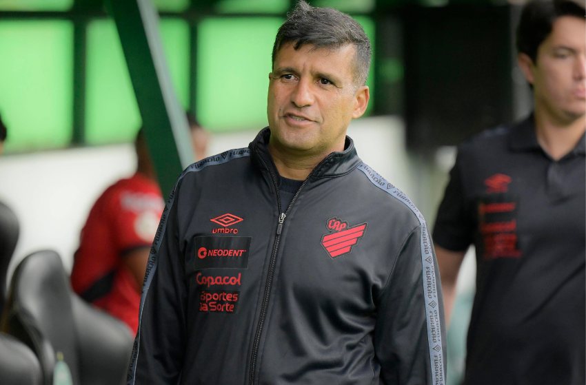 Wesley Carvalho, técnico do Athletico