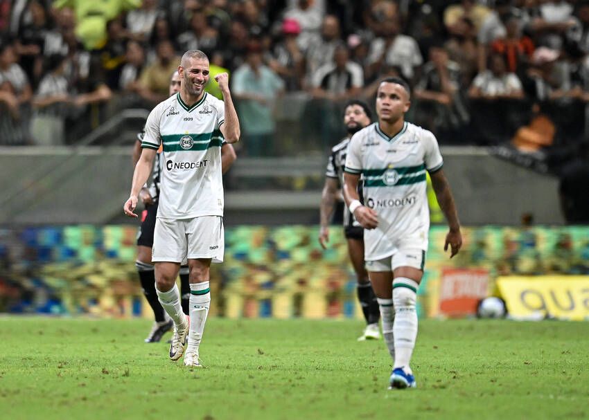 Slimani, do Coritiba