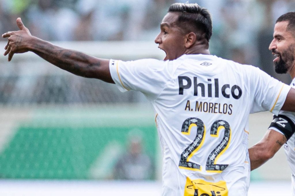 Alfredo Morelos jogando pelo Santos no Brasileirão