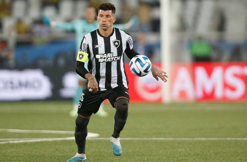 Victor Cuesta, do Botafogo