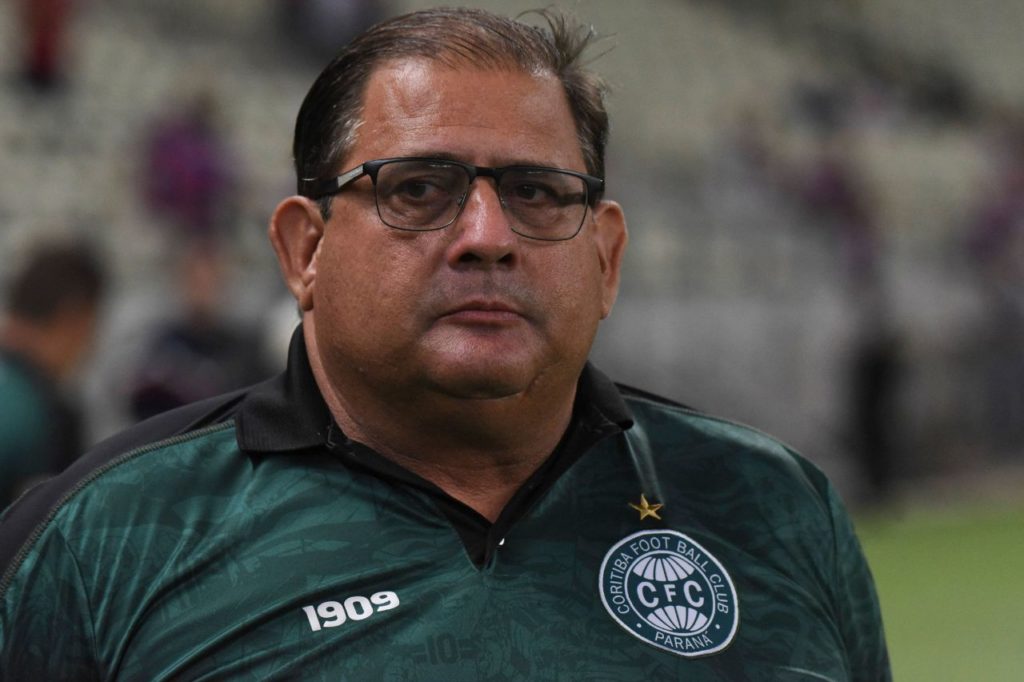 Técnico Guto Ferreira no comando do Coritiba