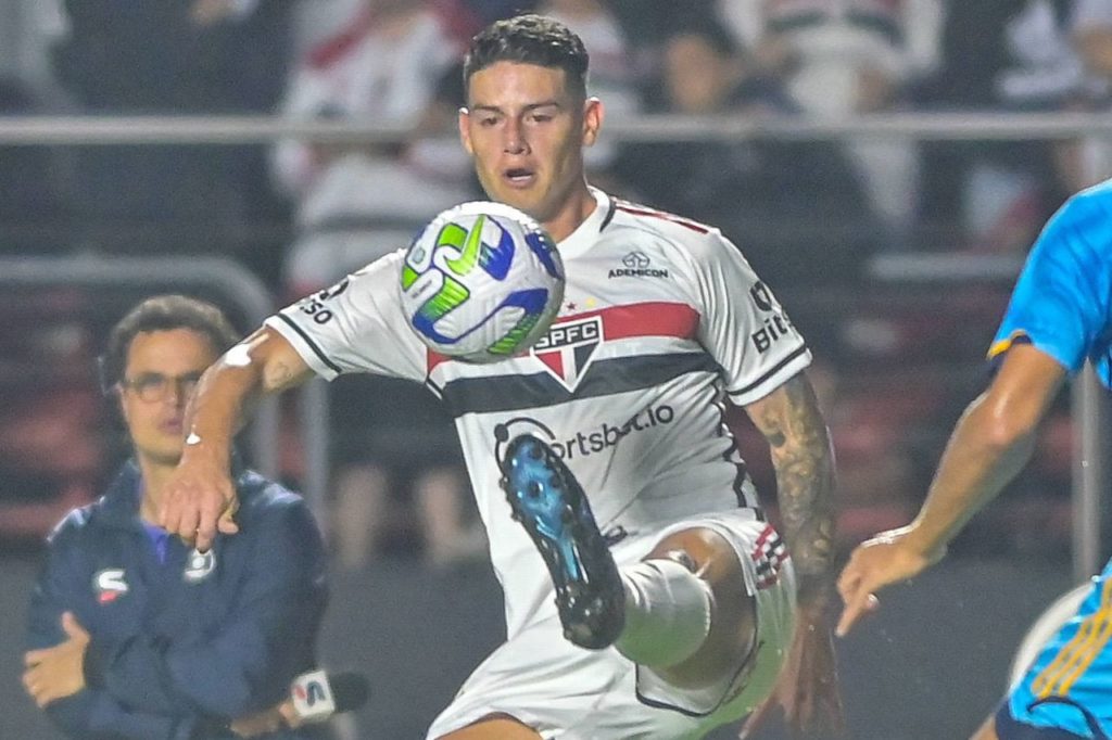 O colombiano James Rodríguez em ação pelo São Paulo no Brasileirão