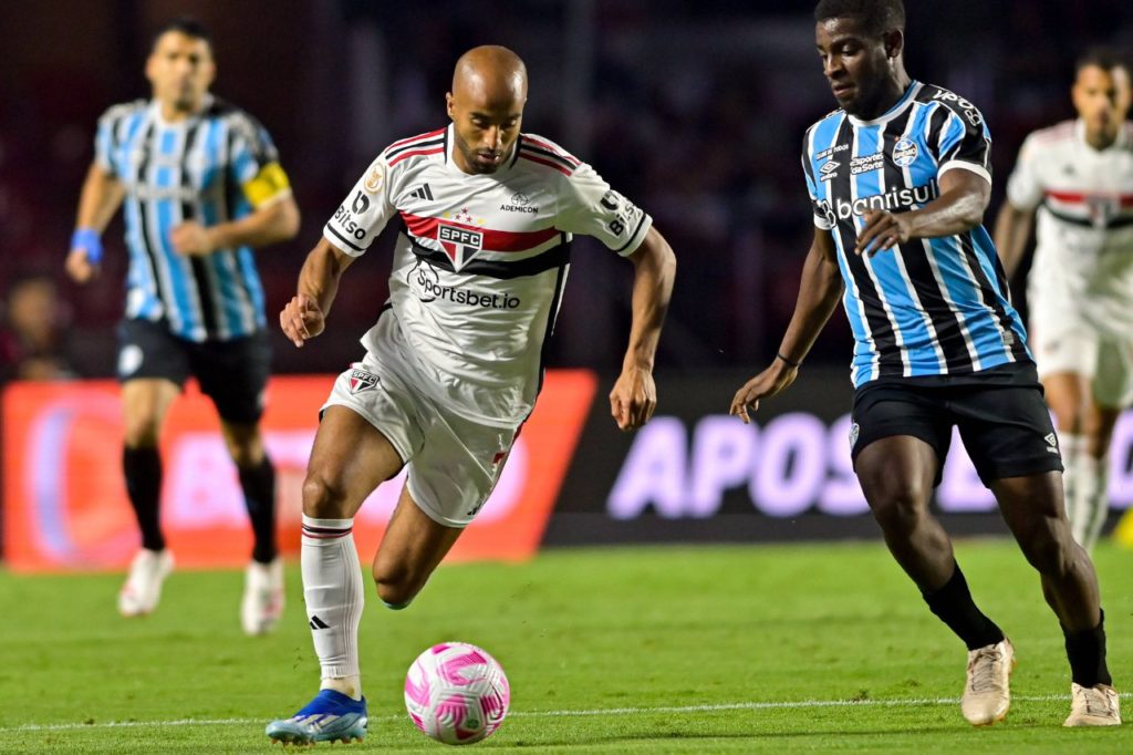 Lucas Moura do São Paulo jogando no Brasileirão