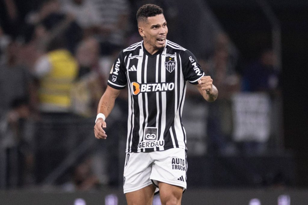 Atacante Paulinho em ação pelo Atlético-MG no Brasileirão