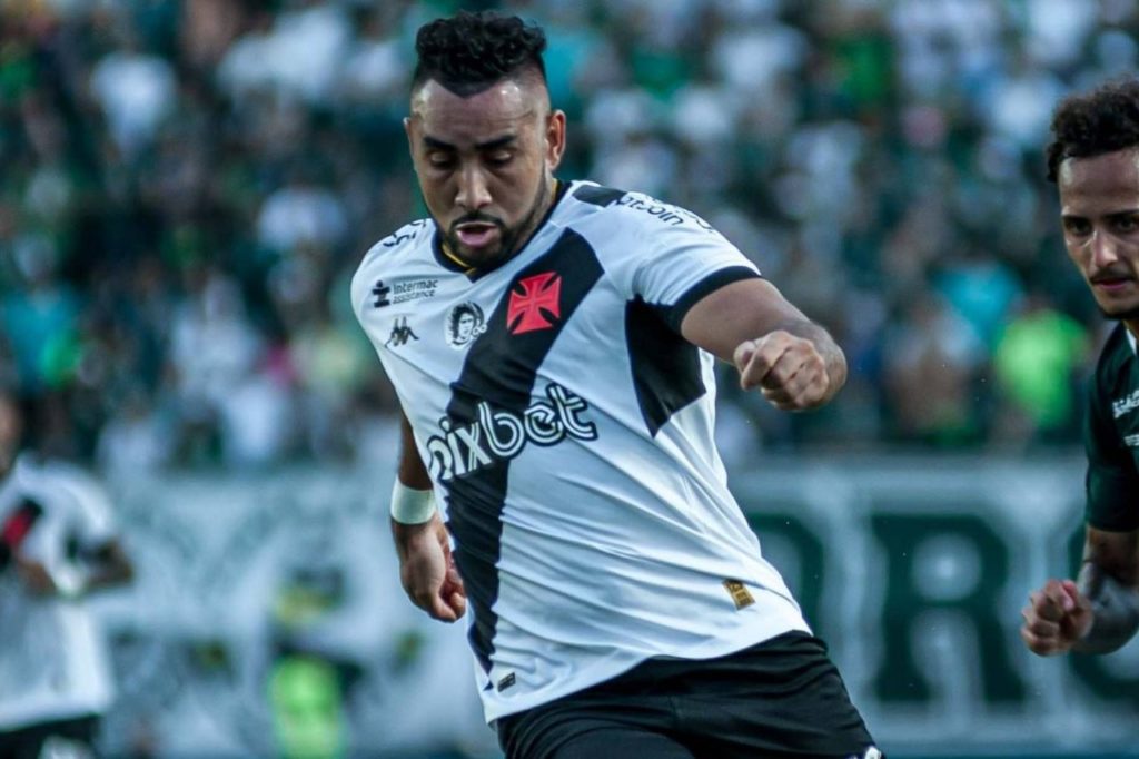 Francês Payet jogando pelo Vasco no Brasileirão