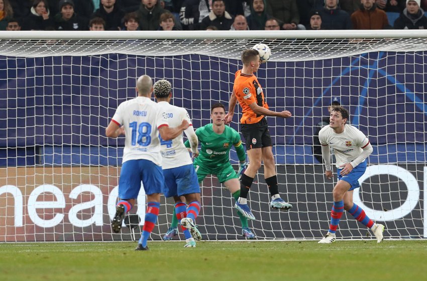 Gol de Sikan, do Shakhtar Donetsk