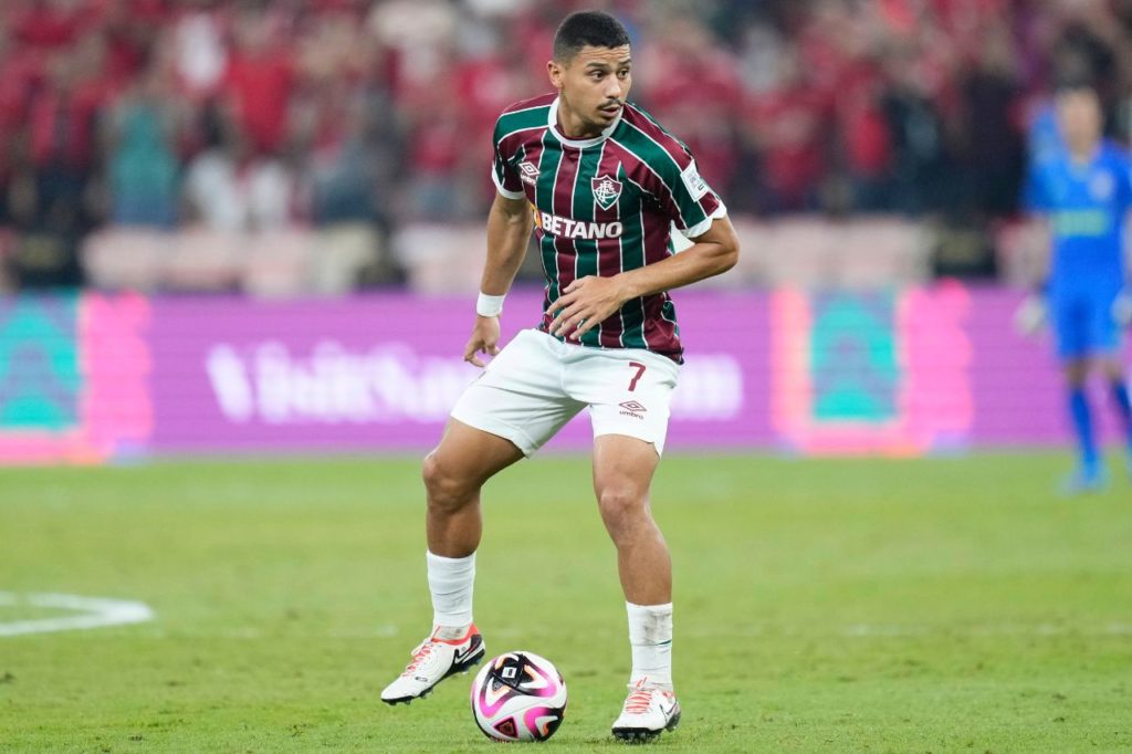 Volante André do Fluminense em ação no Mundial de Clubes